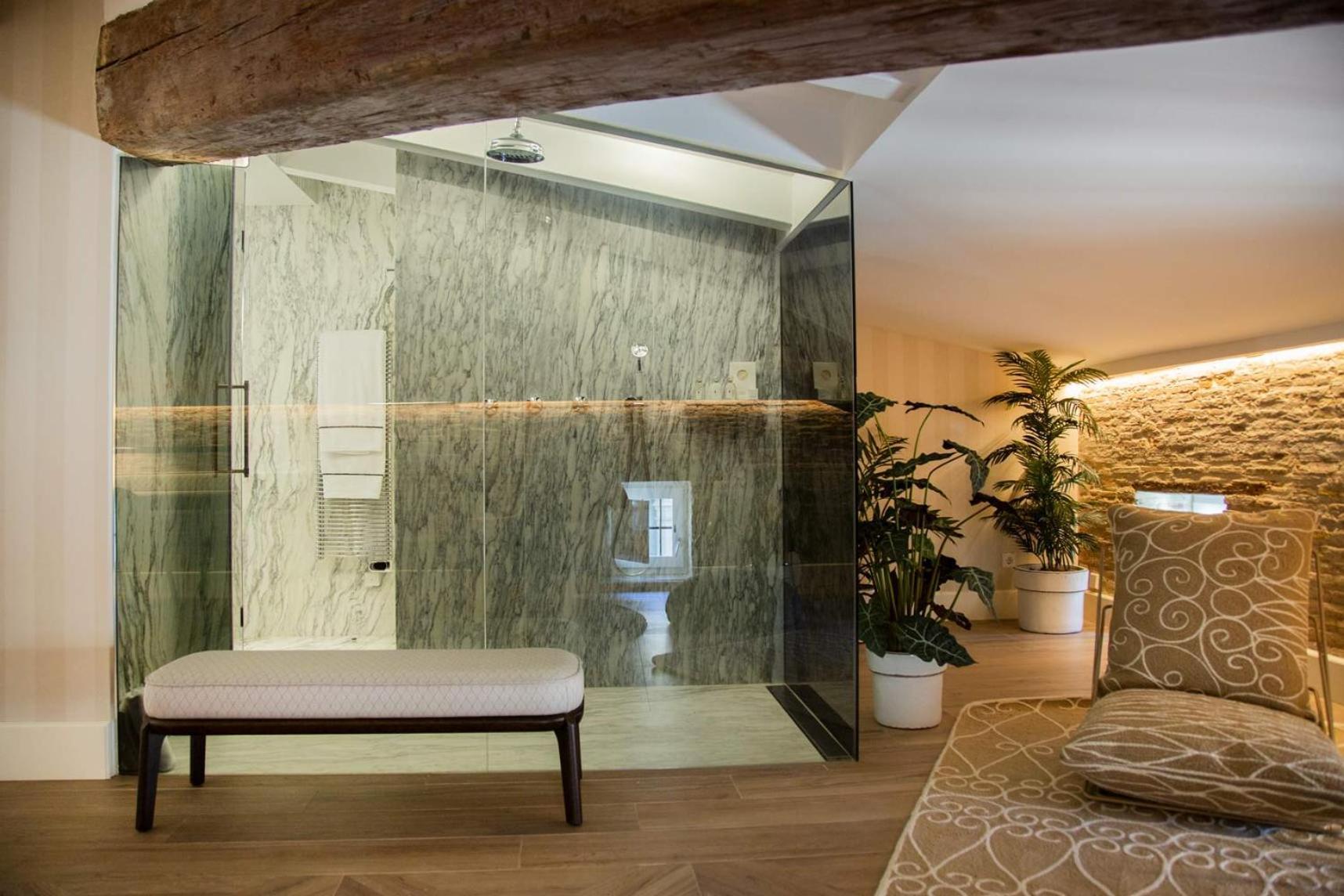 ולנסיה Myr Palacio Vallier מראה חיצוני תמונה A shower enclosure
